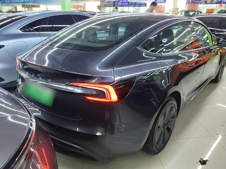 Model 3 2023 RWD photo 4