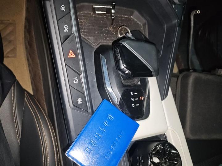 06 EM-P 2020 PHEV Plus photo 8
