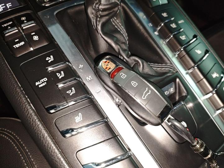 2018 Macan 2.0T photo 8