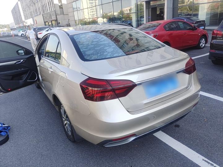 Emgrand 2019 1.5L CVT Luxury China VI photo 4