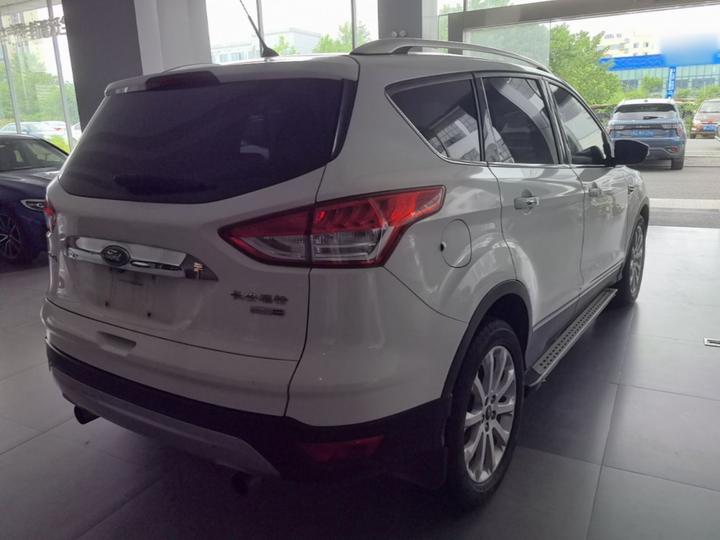 Kuga 2015 1.5L GTDi AWD Elite photo 4