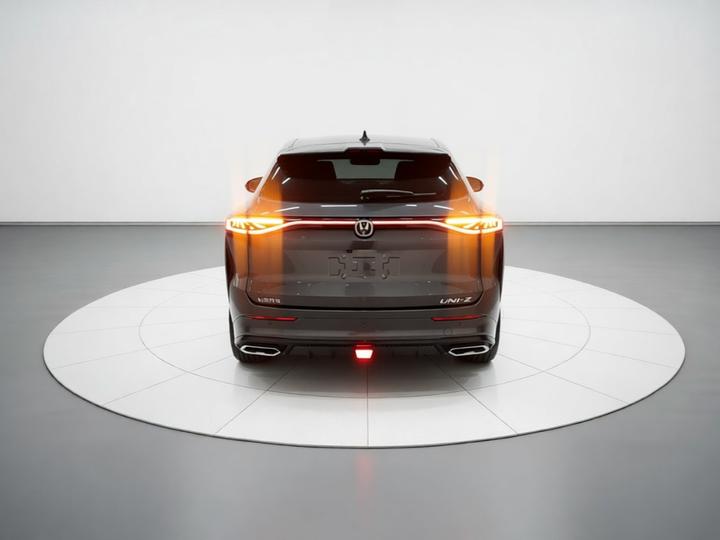 UNI-Z 2025 1.5T Luxury photo 3