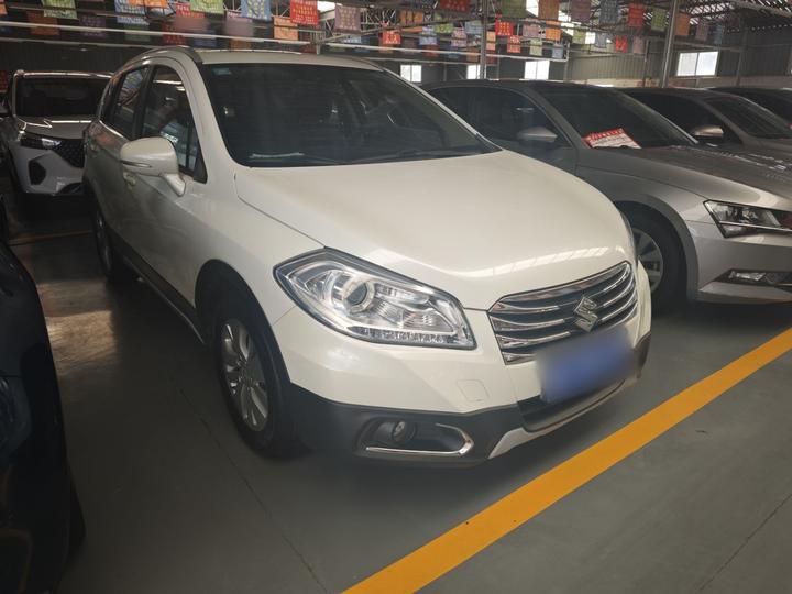 2015 1.6L CVT RWD Elite photo 3
