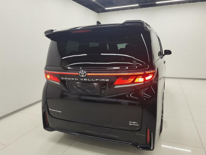 2024 Crown Hybrid 2.5L Supreme photo 3