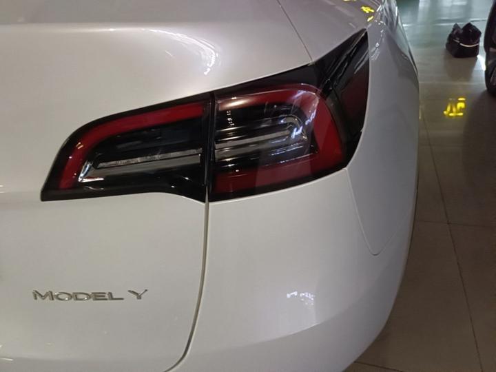 Model Y 2024 RWD photo 7