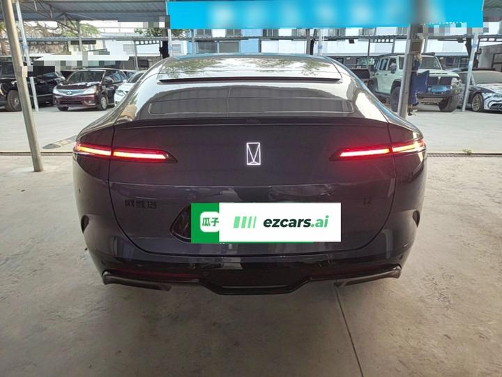 12 2024 700 RWD photo 5