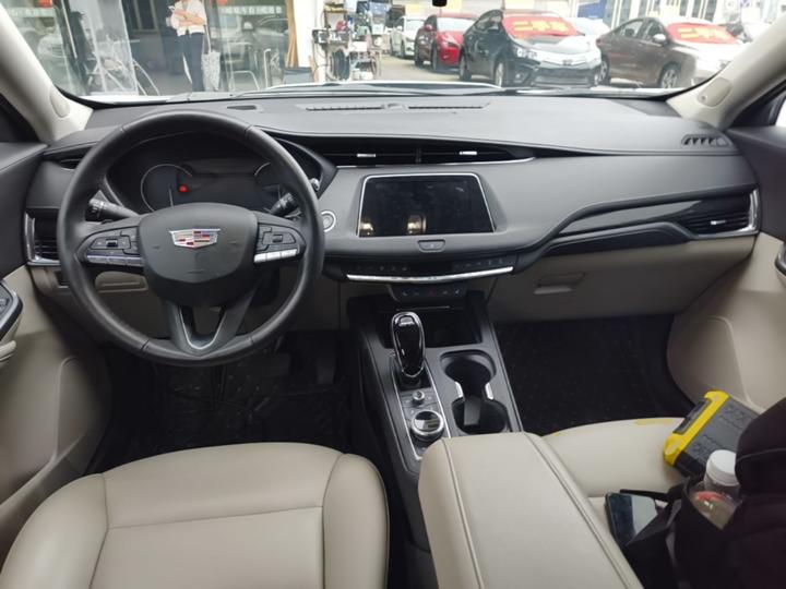 XT4 2022 28T RWD Luxury photo 5