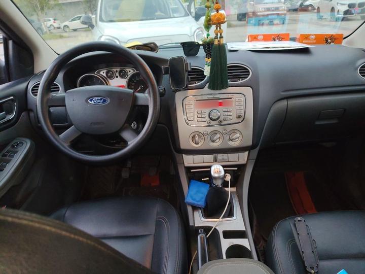 Focus 2013 Hatchback Classic 1.8L MT Anniversary Edition photo 5