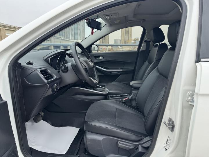 Escort 2019 Facelift 1.5L AT China VI photo 6