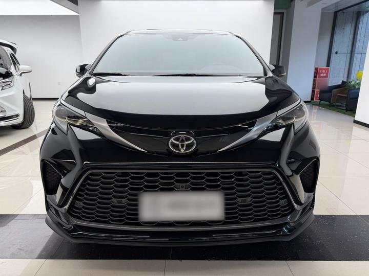 Granvia 2024 2.5L Hybrid Premium PLUS AWD photo 2