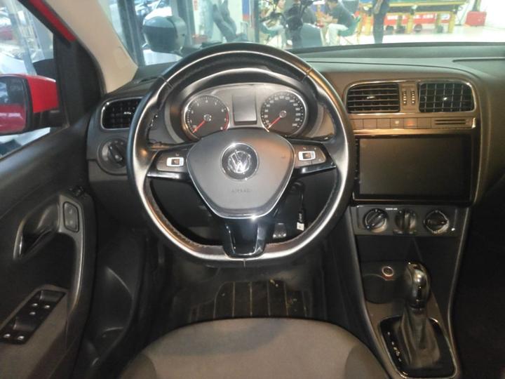 Polo 2016 1.6L AT Comfort photo 7