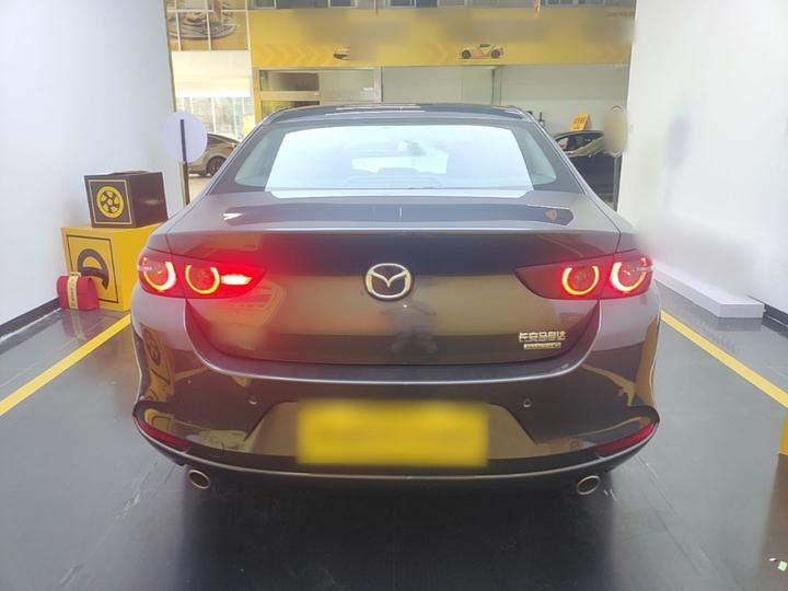 3 Axela 2023 2.0L AT photo 3
