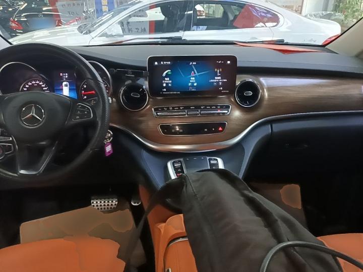 V-Class 2022 V 260 L Long Wheelbase Premium photo 5