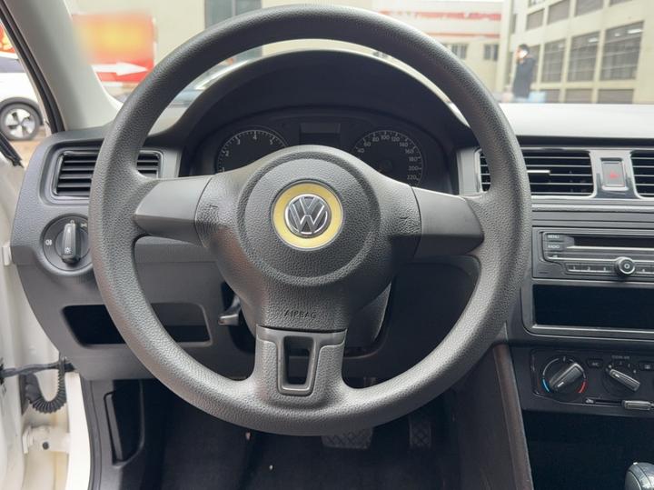 Santana 2015 1.6L AT photo 2