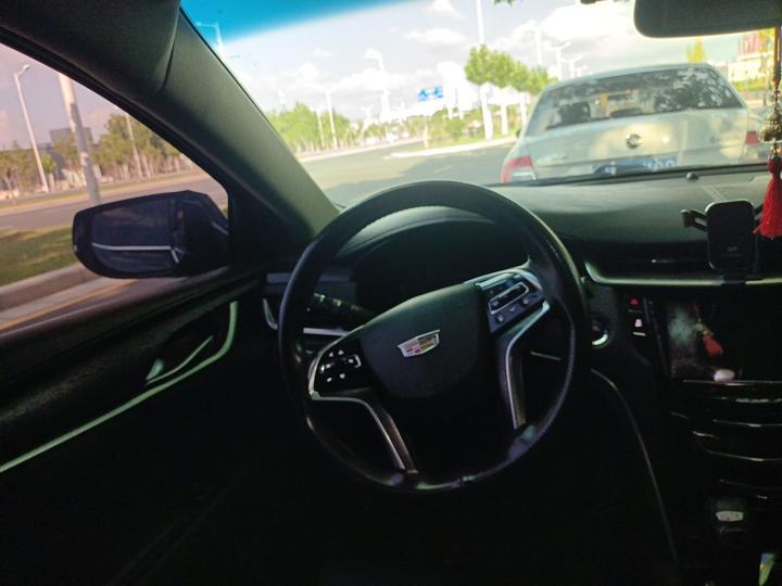 XTS 2018 28T Elite photo 3