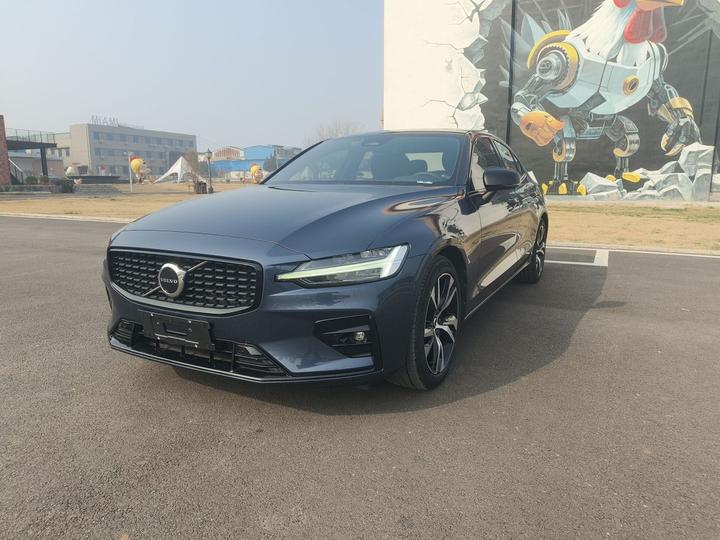 S60 2023 B5 Sport