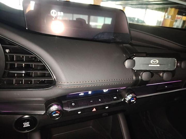 3 Axela 2023 2.0L AT photo 8
