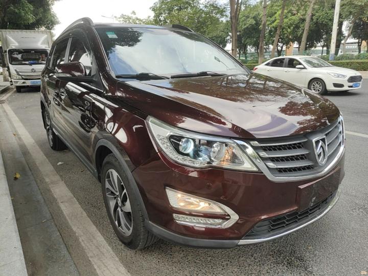 560 2016 1.8L MT Luxury photo 3