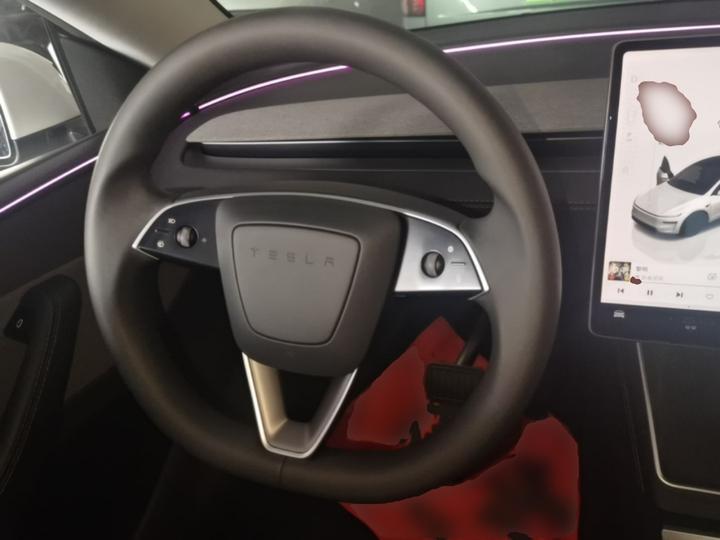 Model Y 2025 RWD photo 6