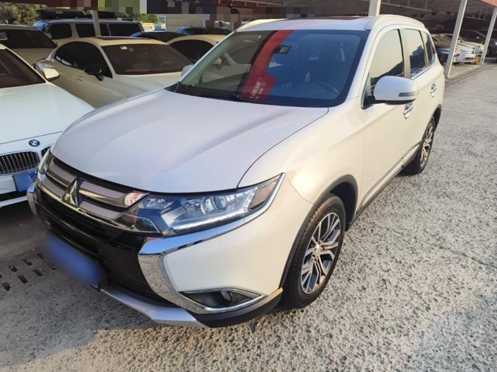 Outlander 2018 2.0L RWD 7-Seater
