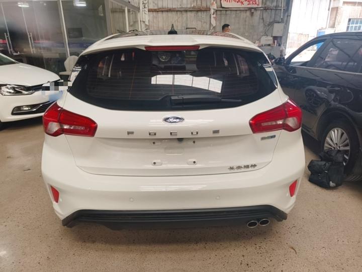 Focus 2021 Hatchback EcoBoost 180 AT ST Line photo 2