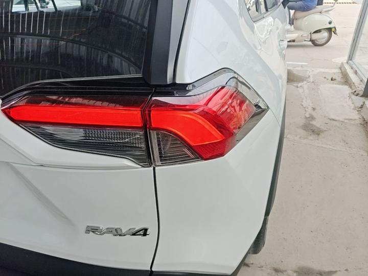 RAV4 2022 2.0L CVT RWD photo 7