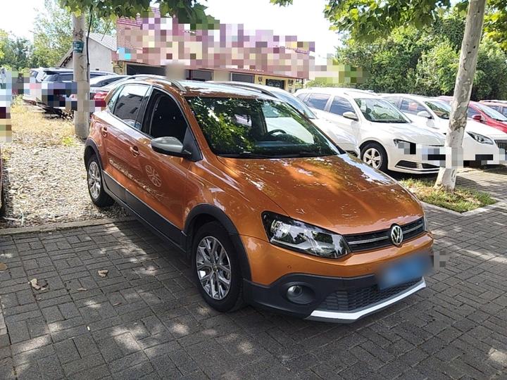 2014 1.6L Cross Polo AT photo 3
