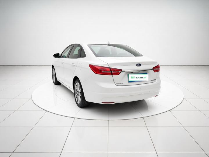 Escort 2015 1.5L MT Comfort photo 4