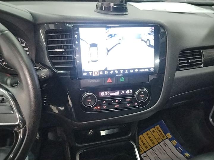 Outlander 2018 2.0L RWD Honor 5-Seater photo 8