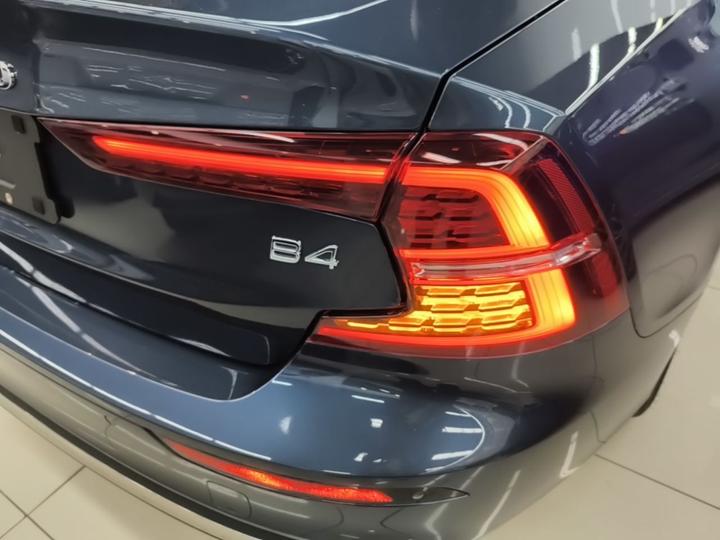 S60 2025 B4 Luxury photo 7