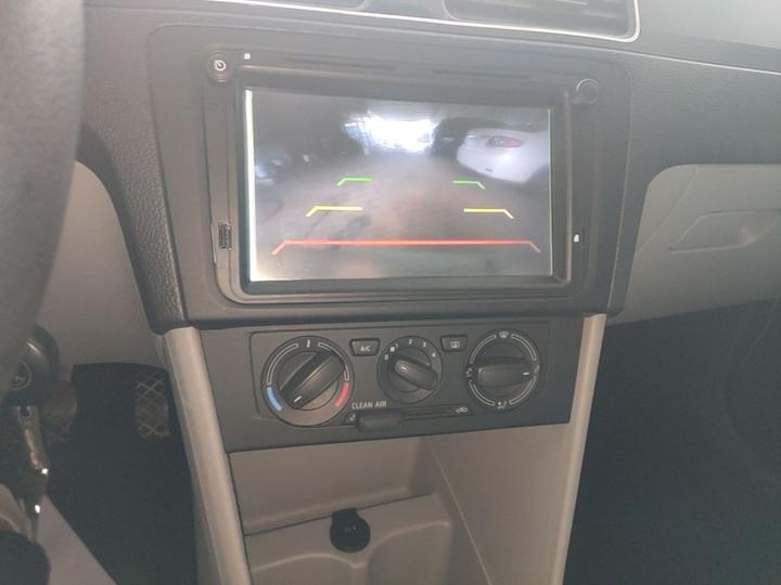 Rapid 2016 1.6L AT photo 8