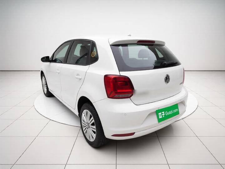 Polo 2016 1.6L AT Comfort photo 4