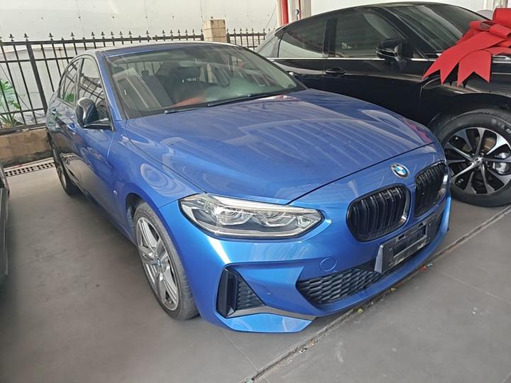 1 Series 2019 120i Leading M Sport Package photo 3