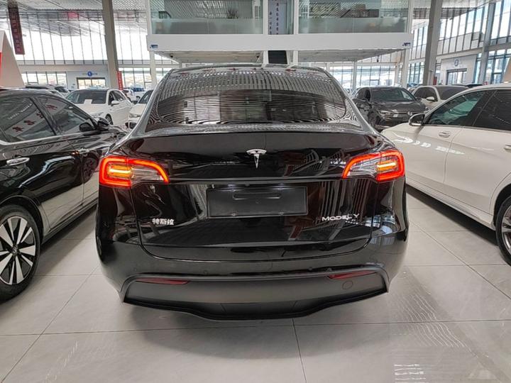 Model Y 2022 Facelift RWD photo 3