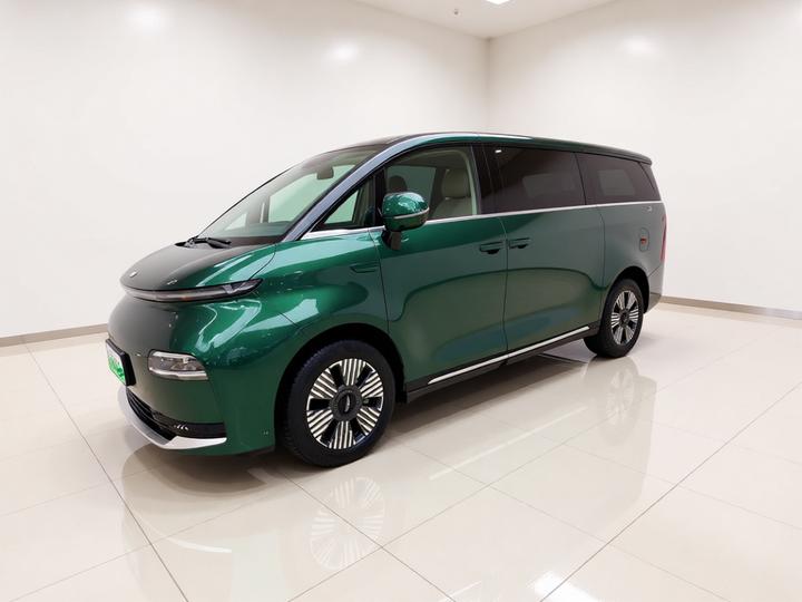 L380 2024 140 6-Seater AWD Ultra