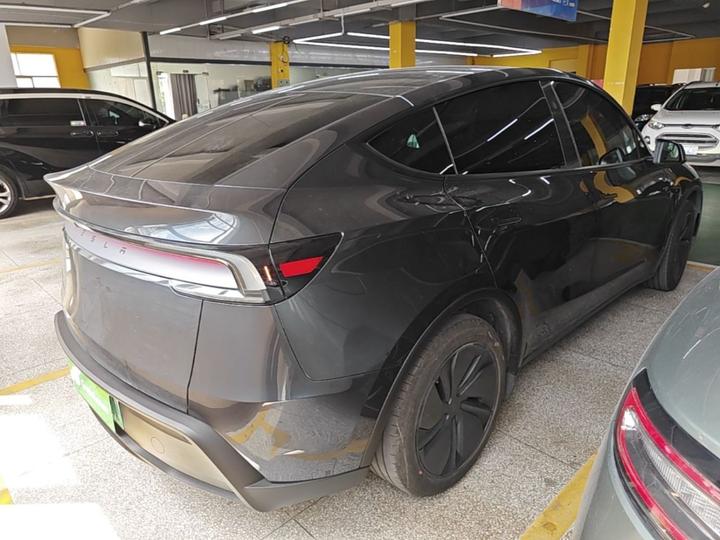 Model Y 2025 RWD photo 4