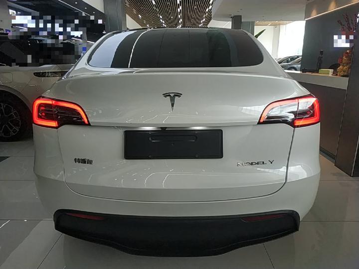 Model Y 2024 RWD photo 3