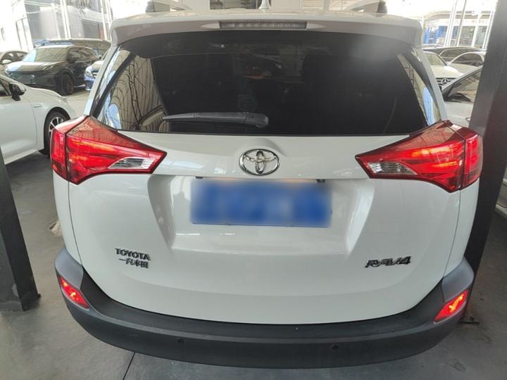 RAV4 2015 2.0L CVT RWD photo 3