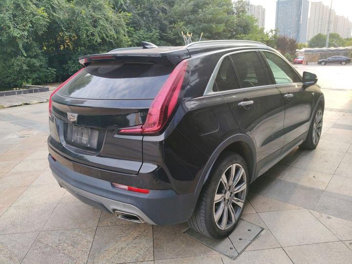 XT4 2018 28T AWD Platinum photo 4