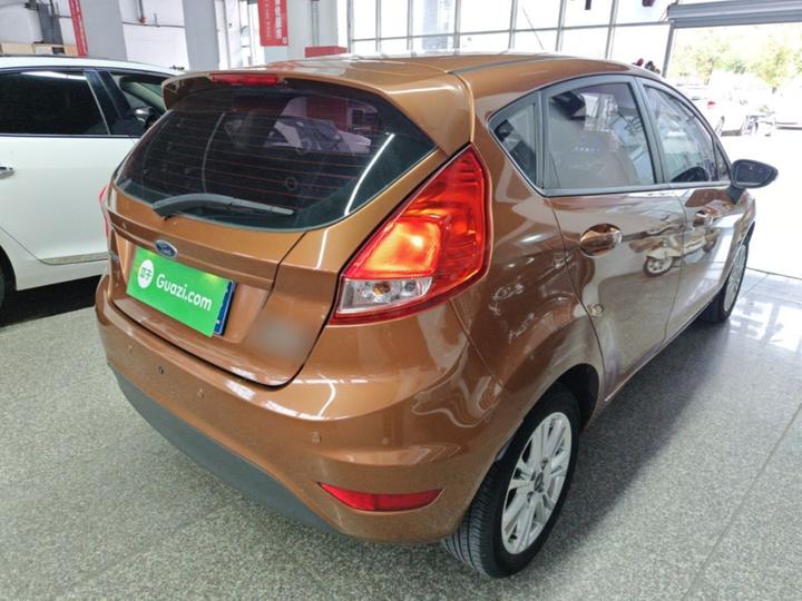 2013 Hatchback 1.5L AT Fashion photo 6