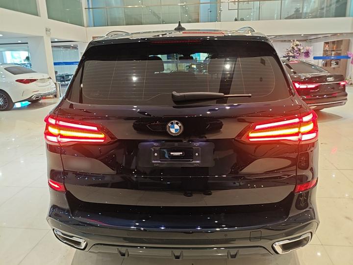 X5 2022 Facelift xDrive 30Li Exclusive M Sport Package photo 3