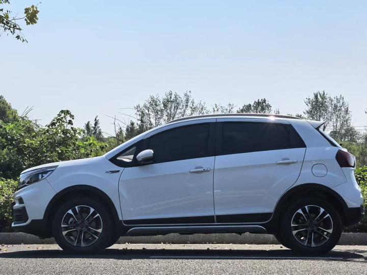 Vision X3 2019 Upgraded 1.5L CVT Premium photo 2