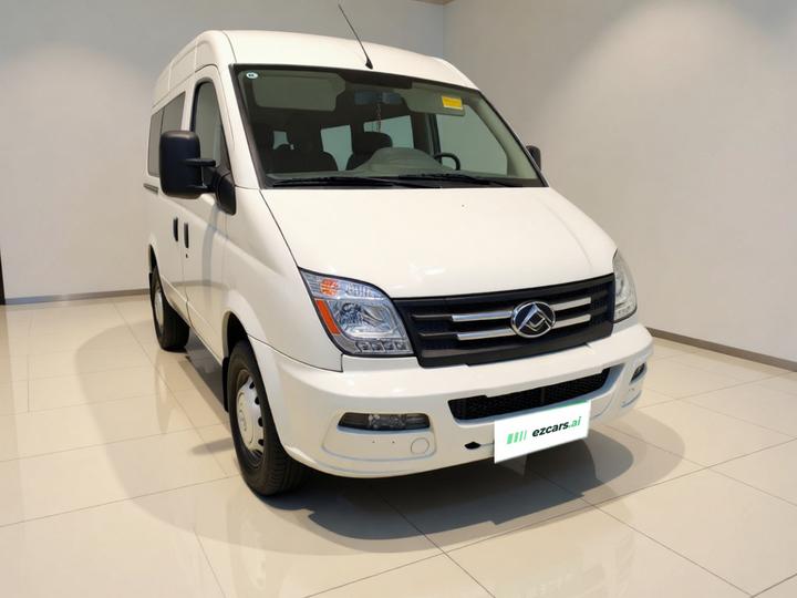MAXUS V80 2023 2.0T MT Classic Short Wheelbase 5/6-Seater photo 3