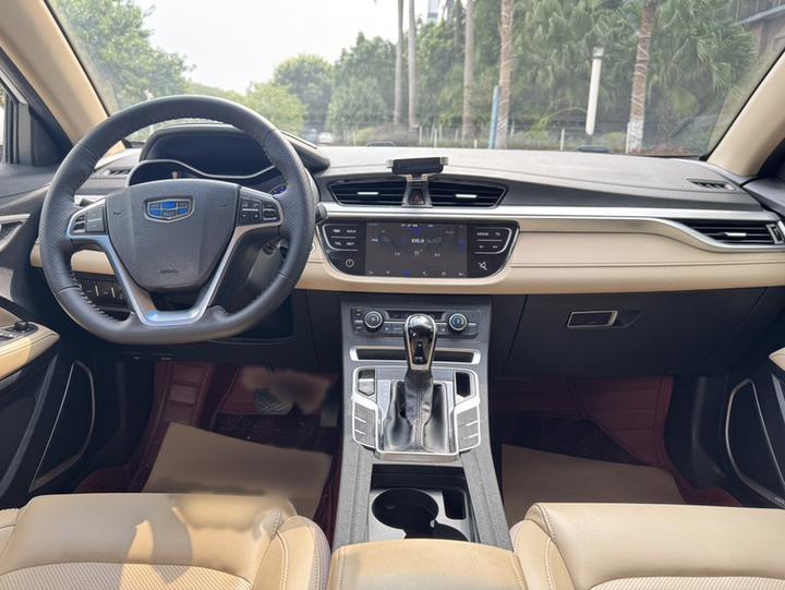 Emgrand 2018 1.5L CVT Luxury photo 4