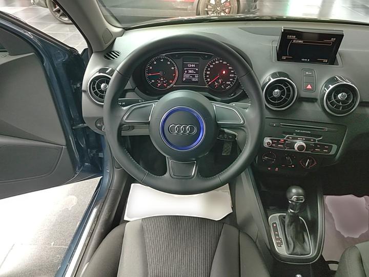 A1 2016 30 TFSI Sportback Design photo 6