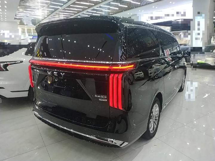 2025 AWD 8 photo 4