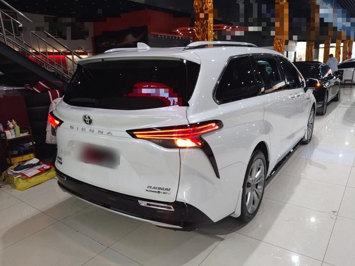 Sienna 2024 2.5L Hybrid Platinum photo 6