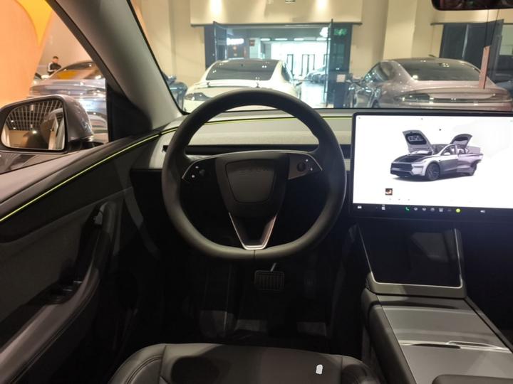 Model Y 2025 RWD photo 6