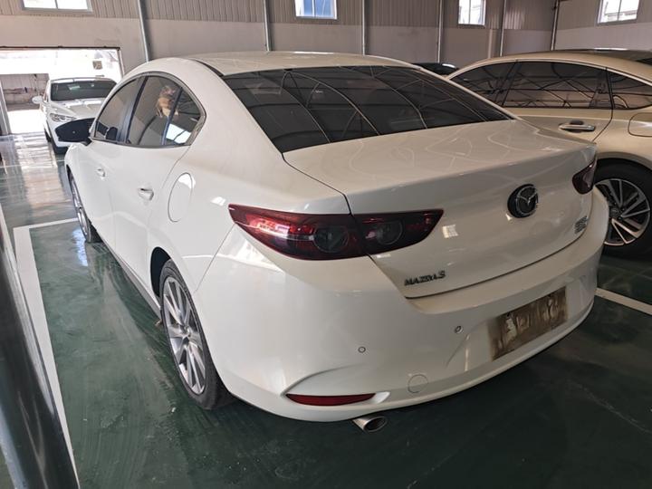 3 Axela 2021 2.0L AT photo 4