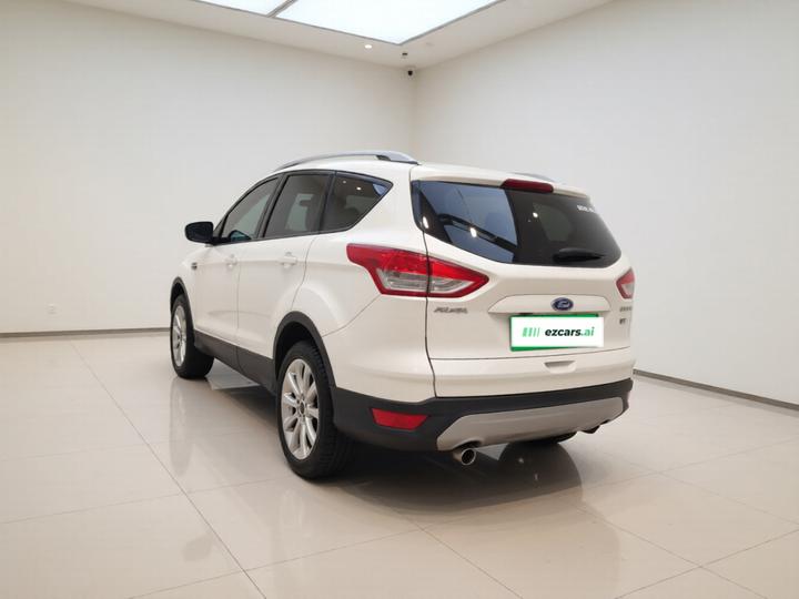 Kuga 2015 1.5L GTDi RWD Comfort photo 4